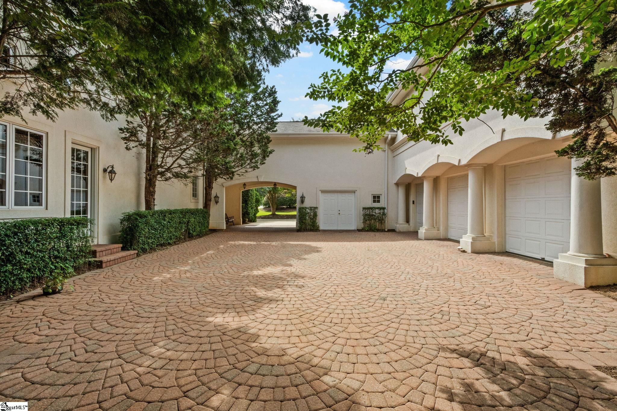 1035 Willis Road Property Photo 3