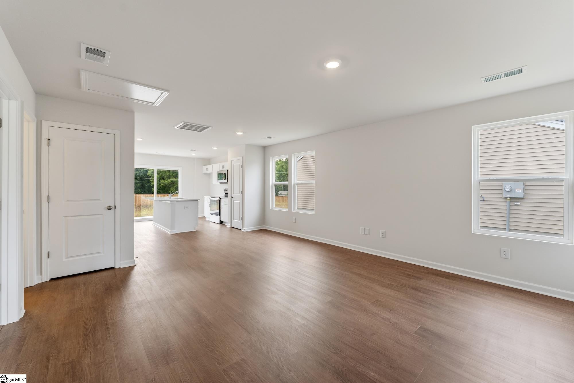 138 Cloverfield Lane Property Photo 2