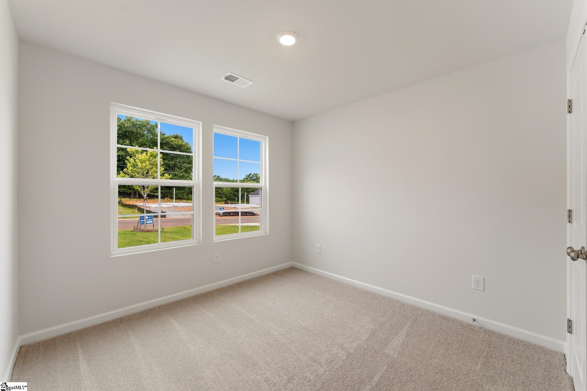 138 Cloverfield Lane Property Photo 8