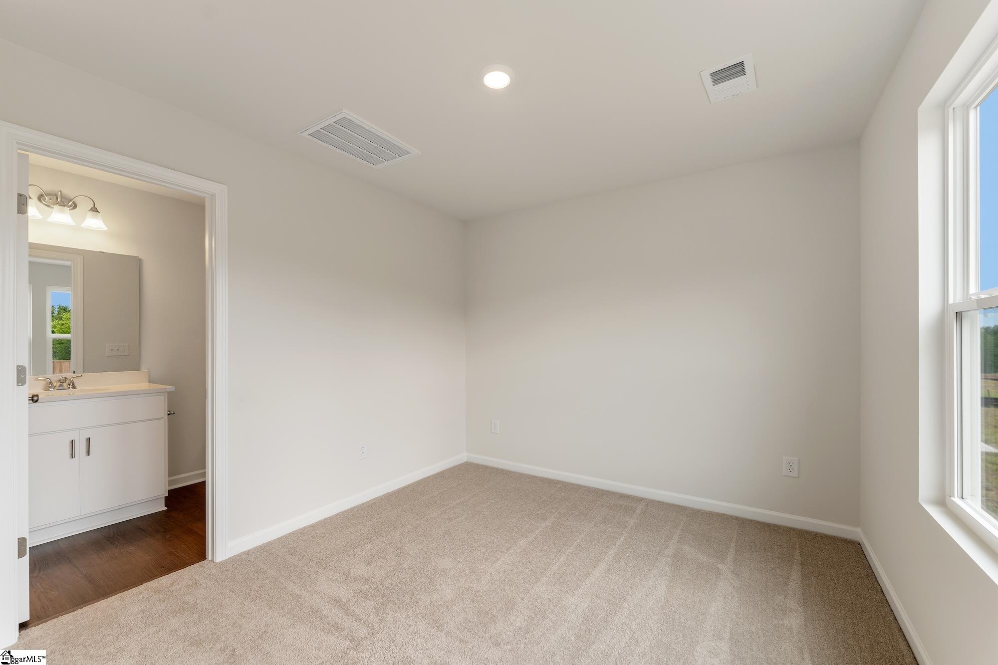 138 Cloverfield Lane Property Photo 10