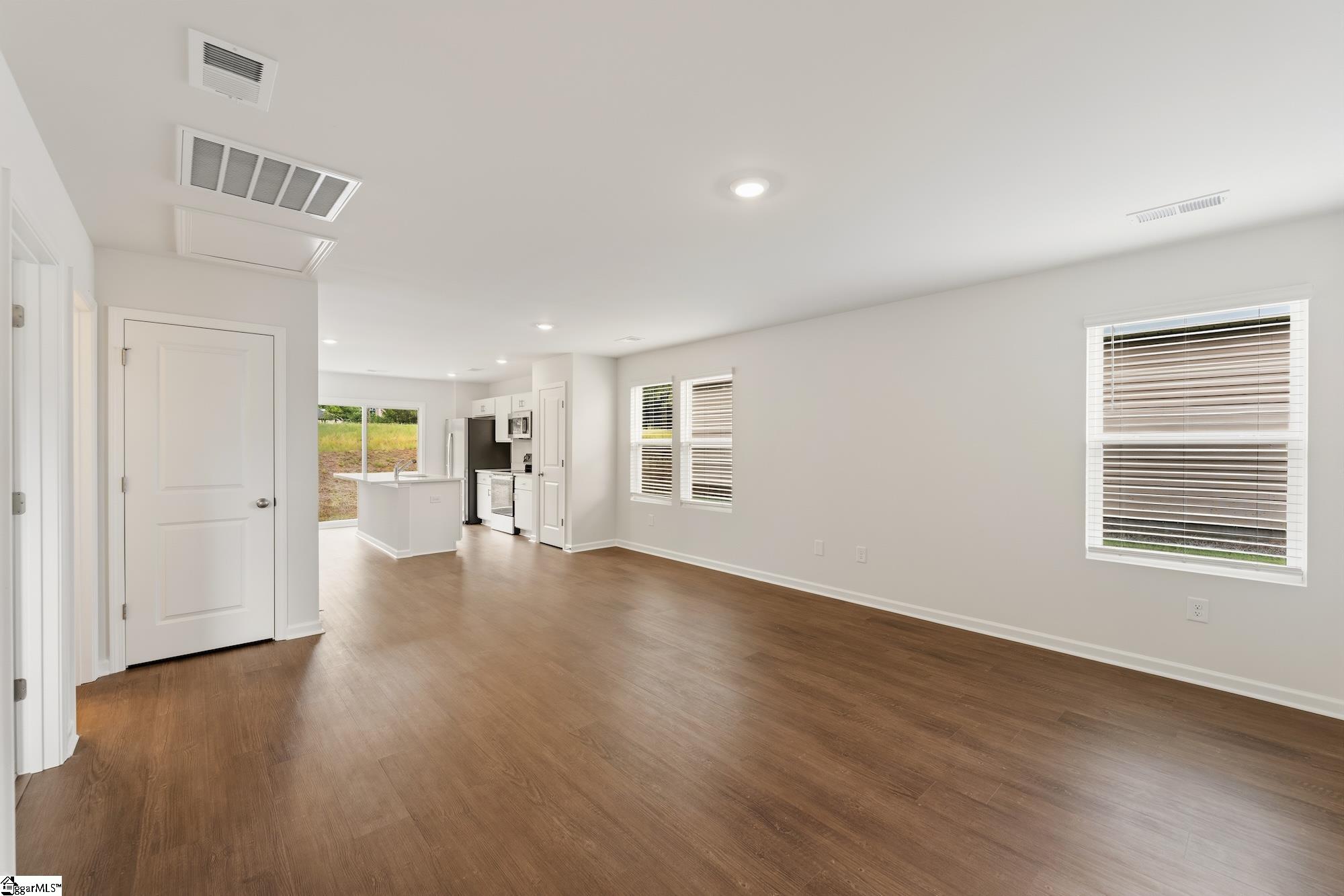 123 Cloverfield Lane Property Photo 2