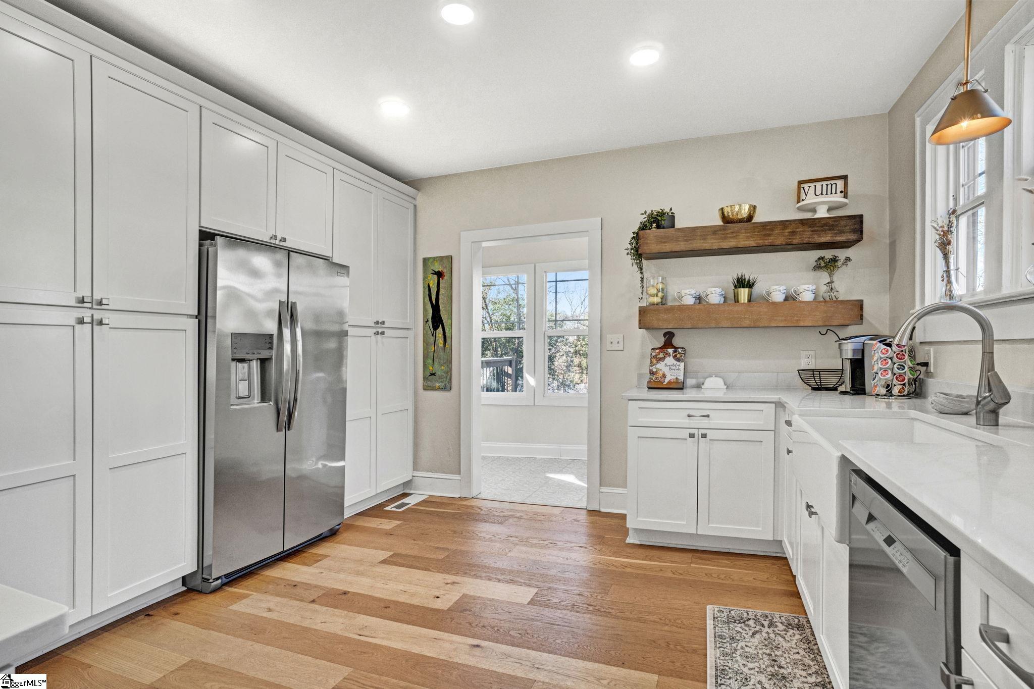 176 E Victoria Road Property Photo 10