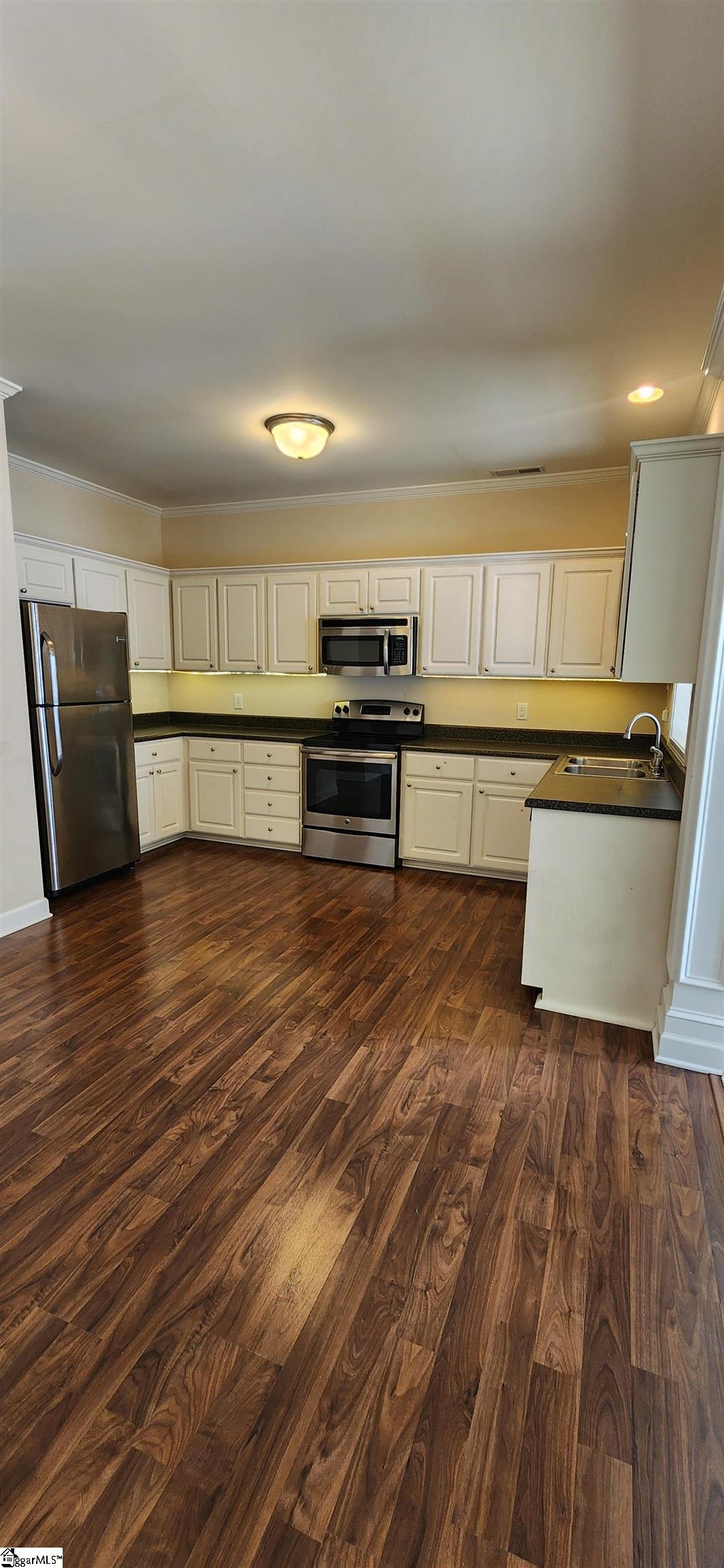 152 Middleton Park Lane Property Photo 4