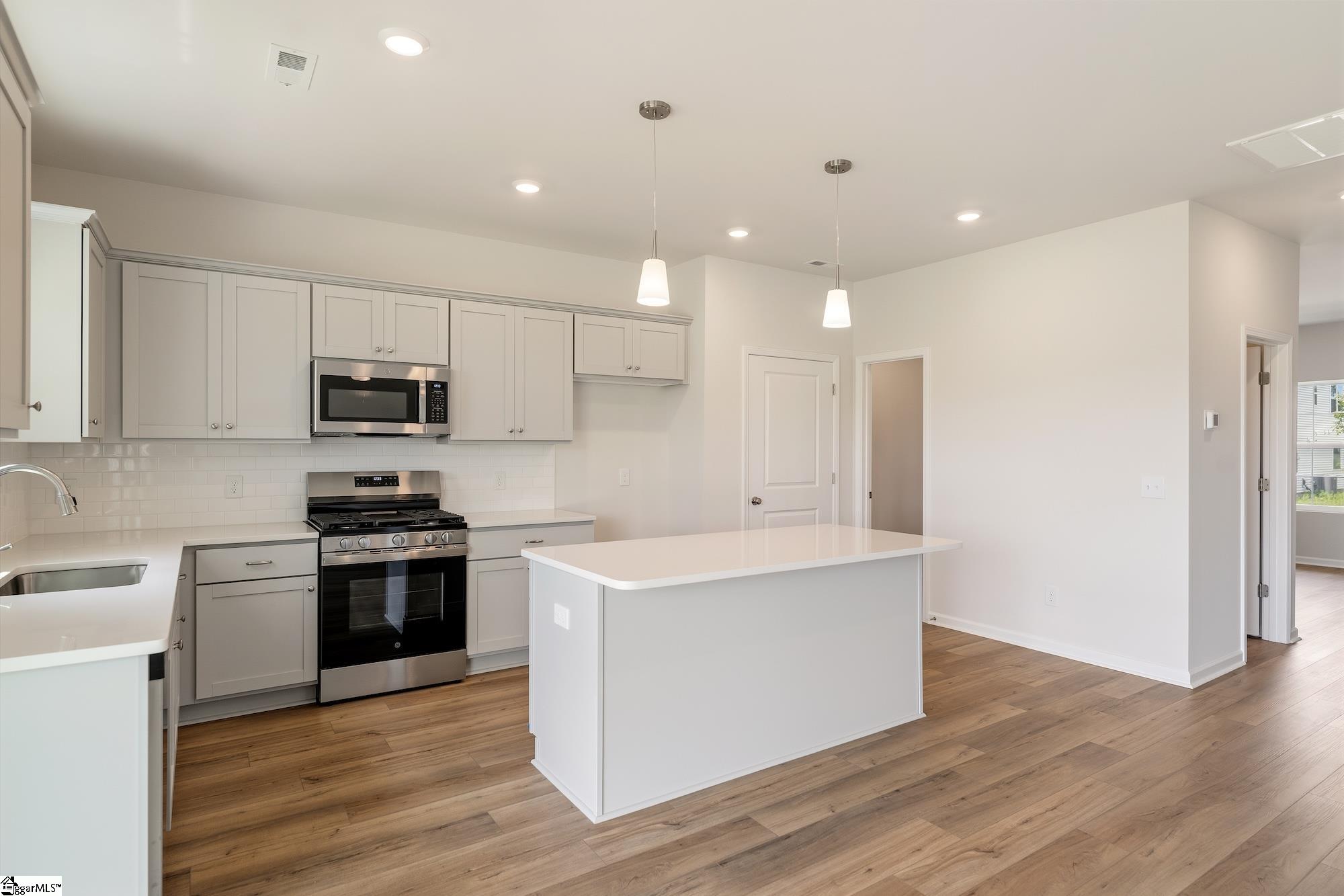 2324 Mill Loop Property Photo 6