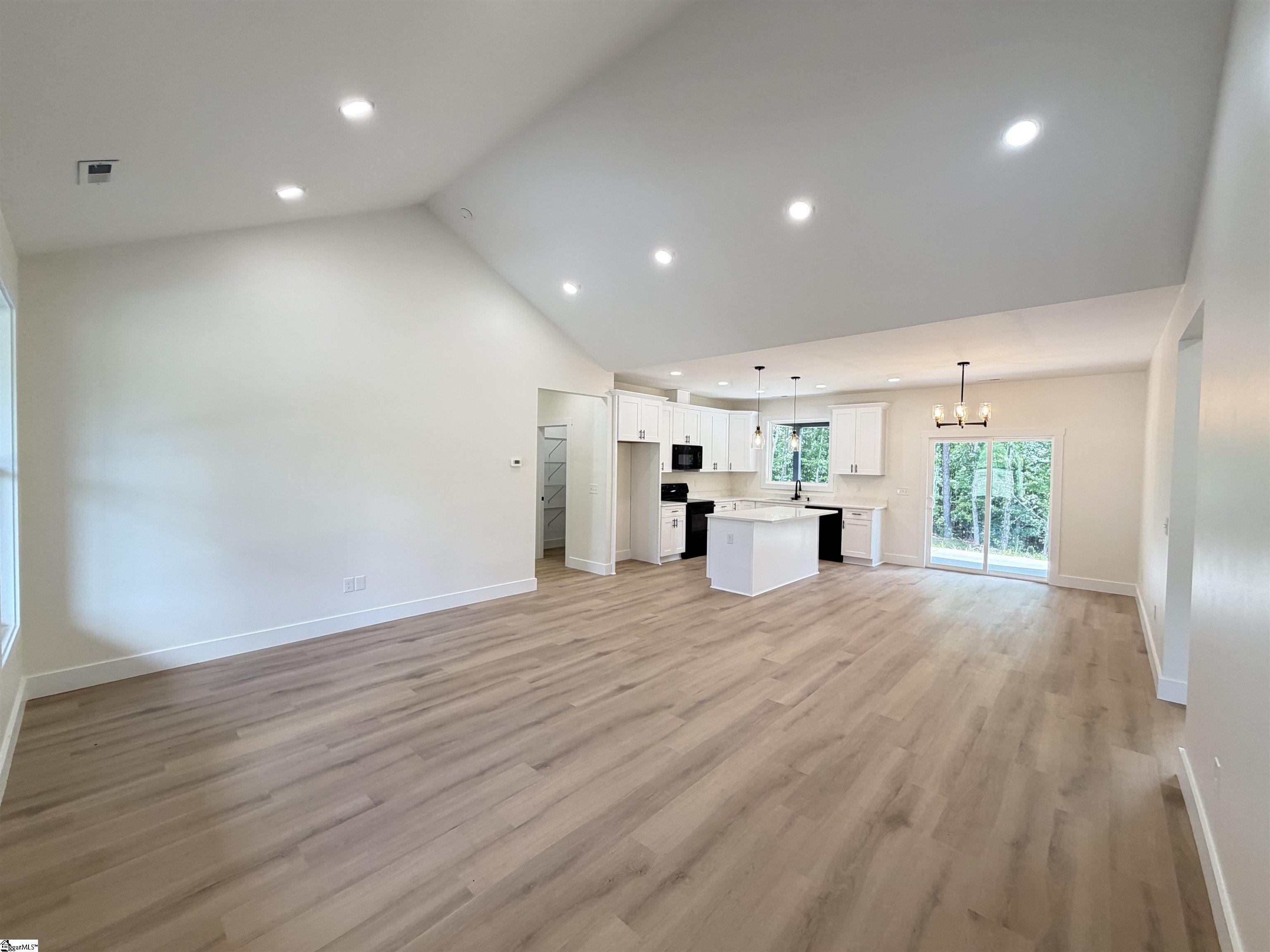 169 Susans Road Property Photo 3