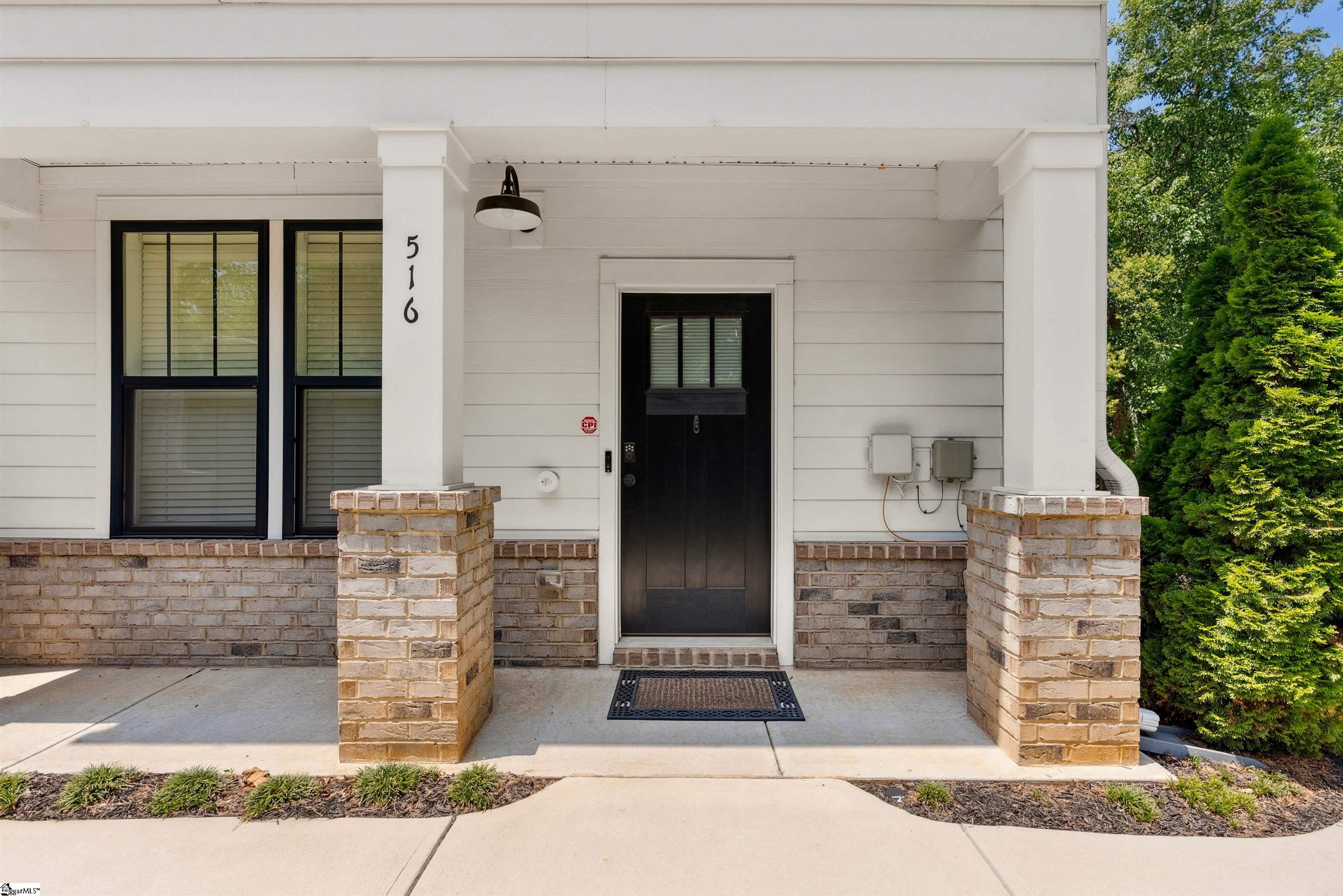 516 Guess Street Property Photo 3