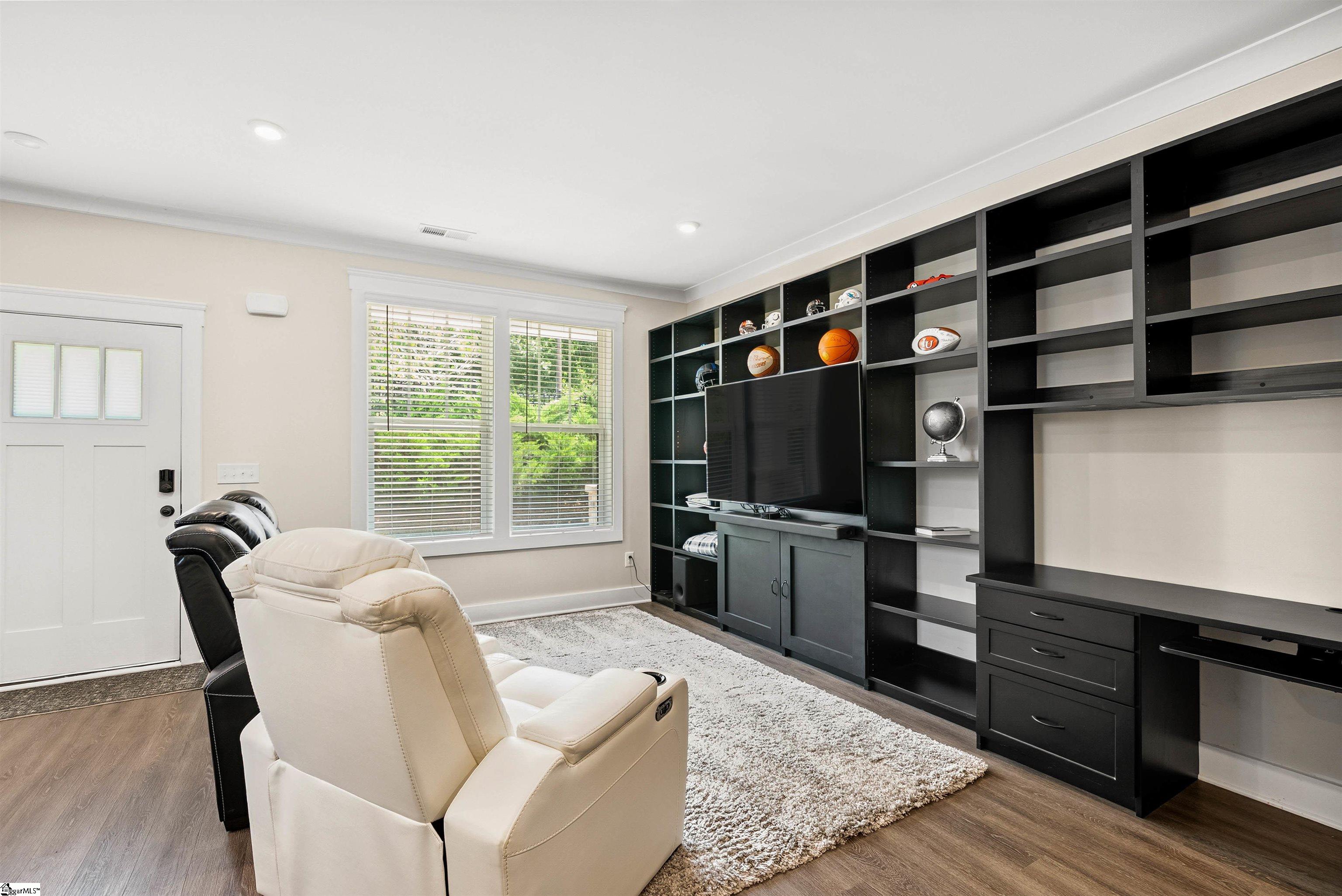 516 Guess Street Property Photo 4