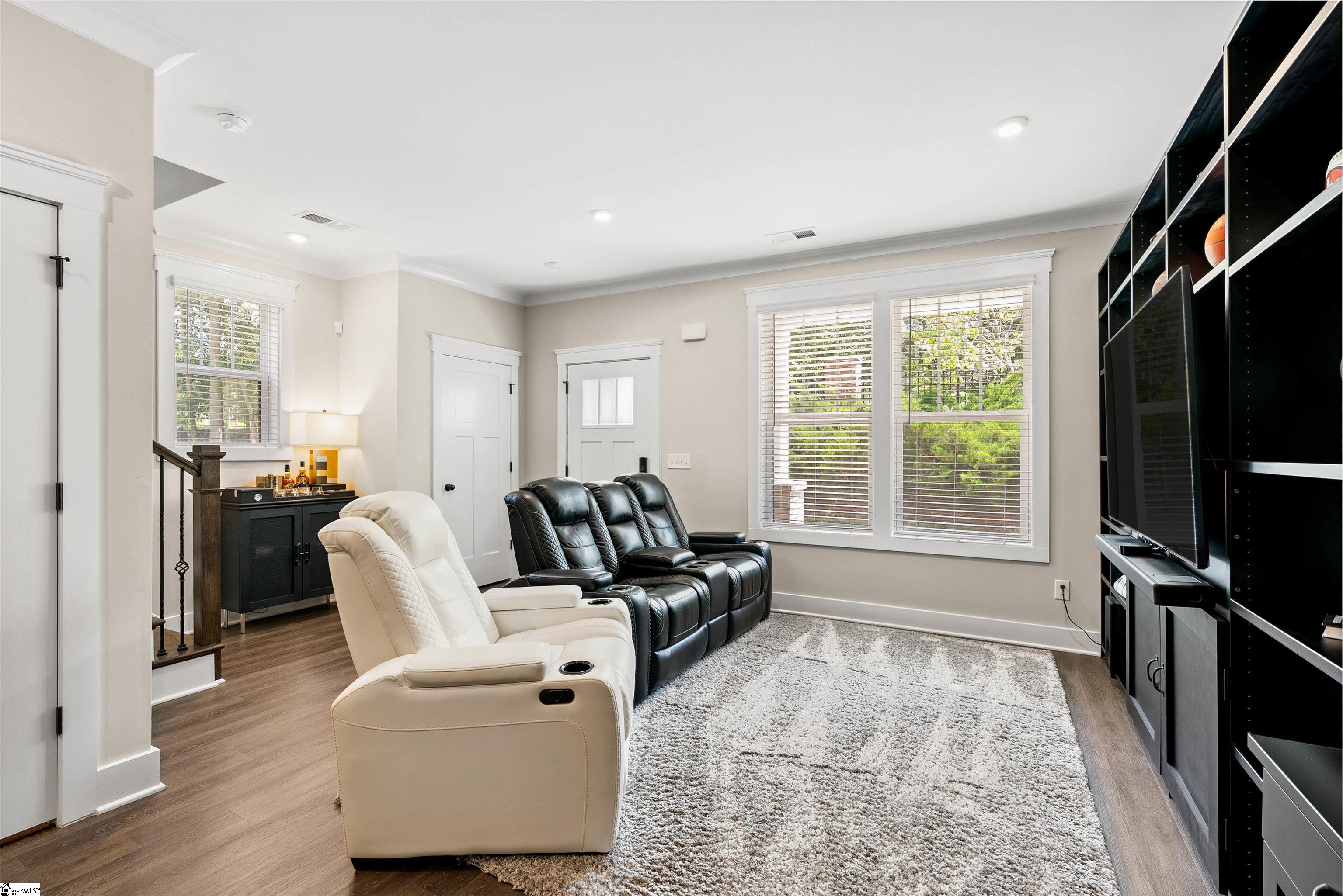 516 Guess Street Property Photo 5