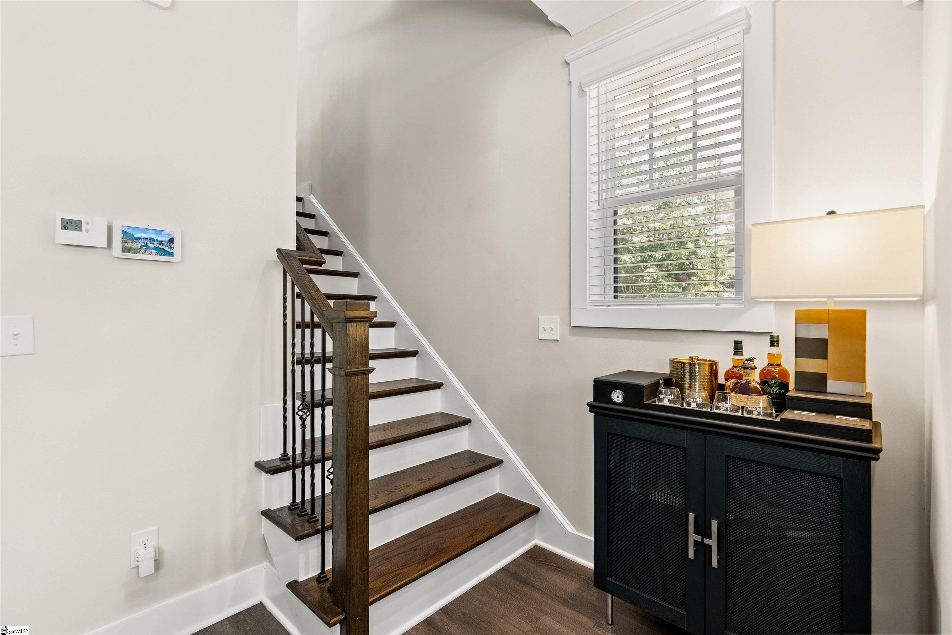 516 Guess Street Property Photo 8