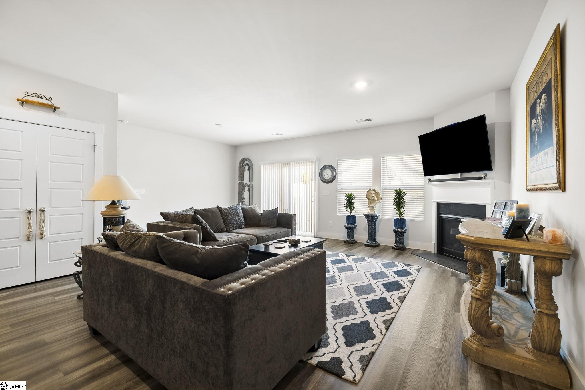24 Bromes Way Property Photo 8