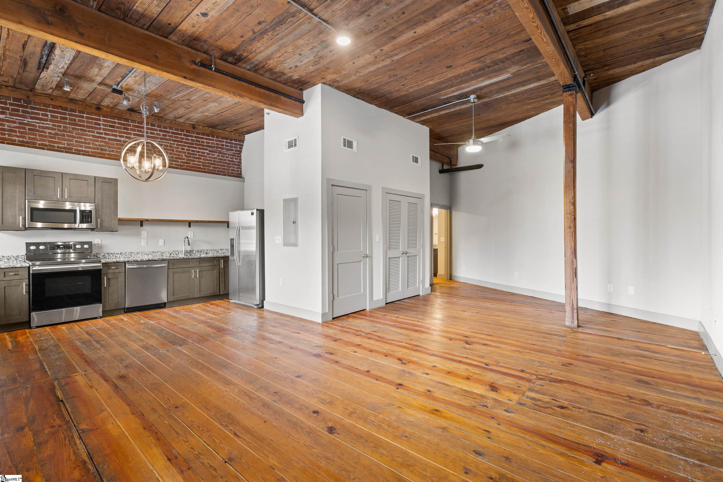 806 Green Avenue Property Photo 4