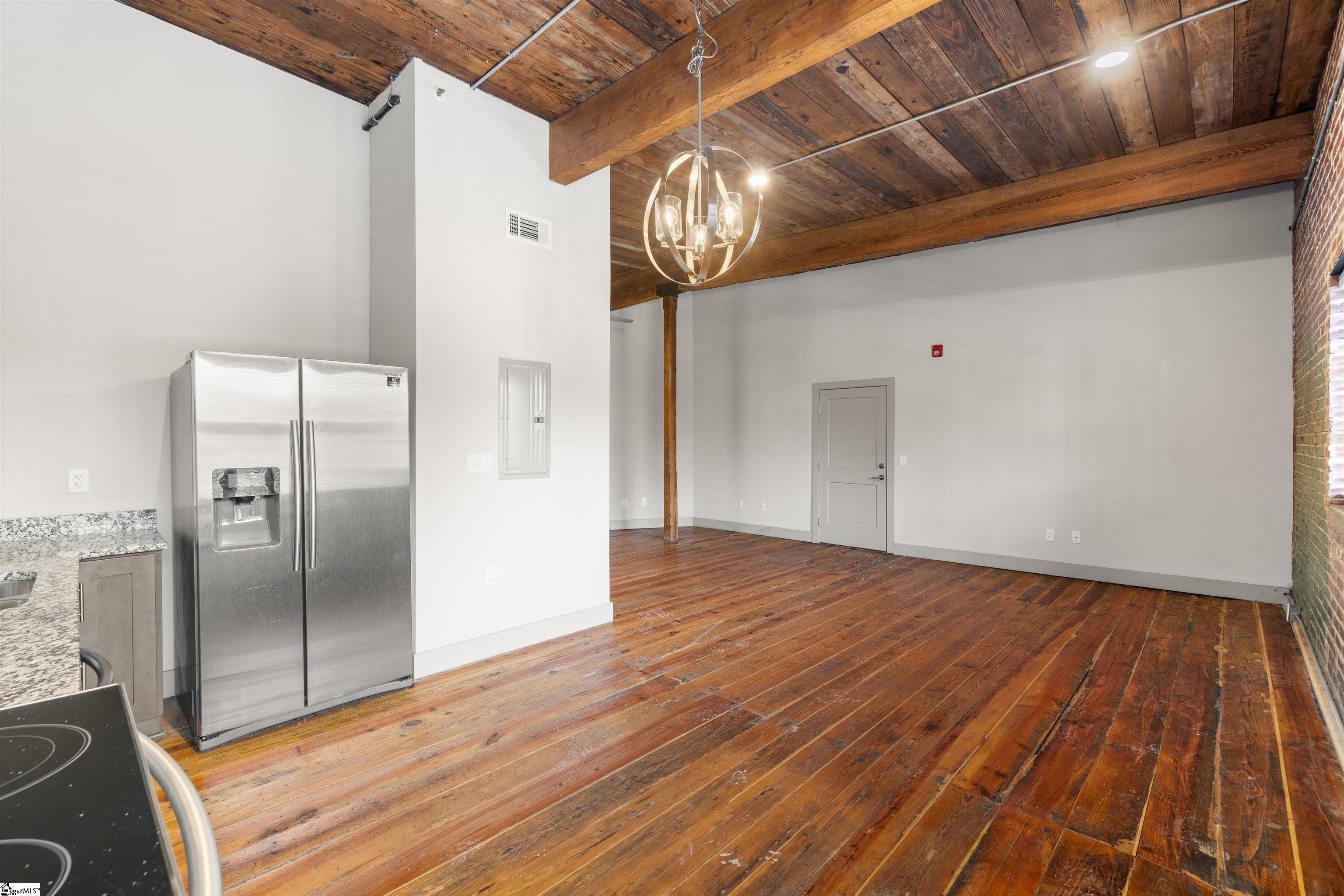 806 Green Avenue Property Photo 8