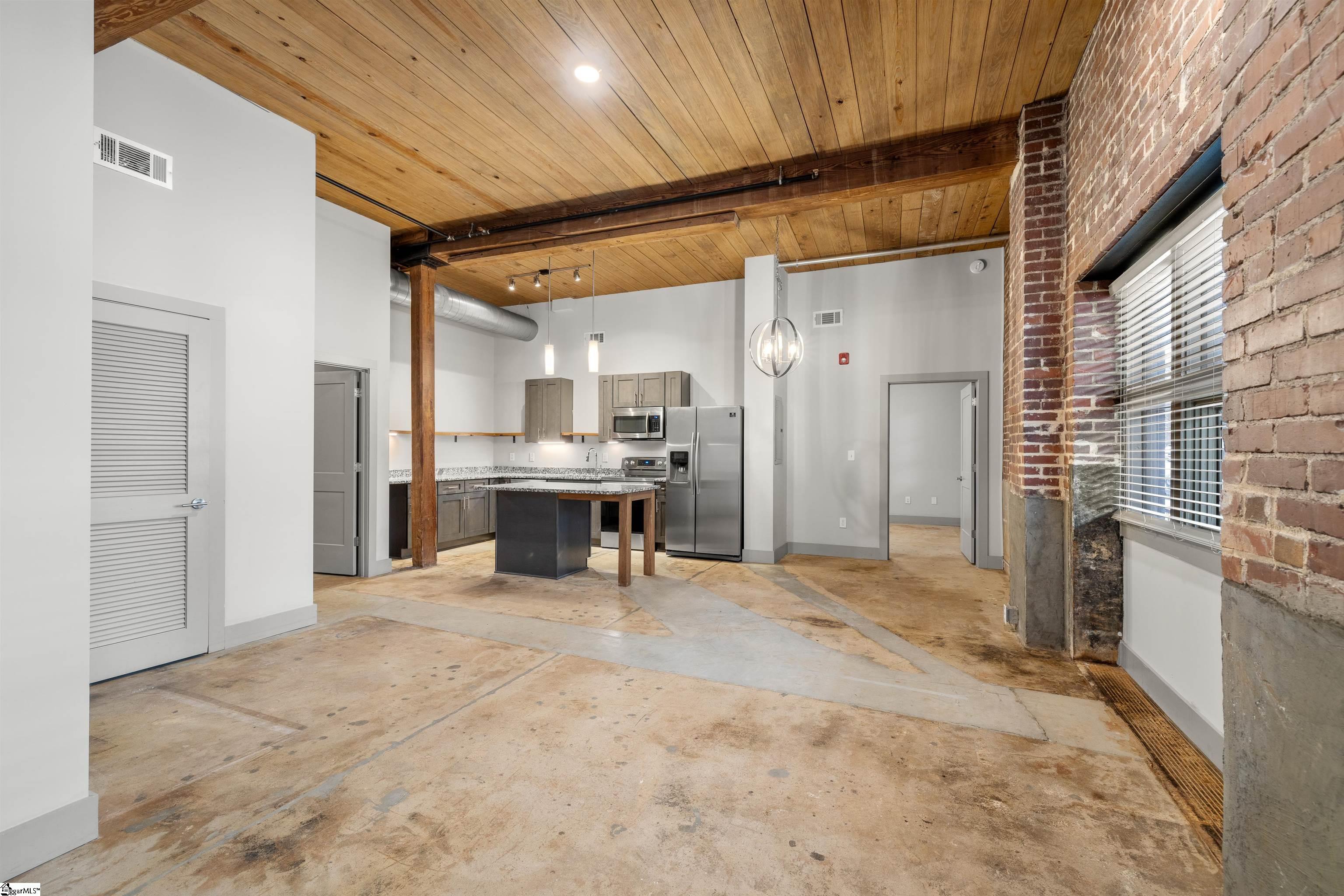 806 Green Avenue Property Photo 4