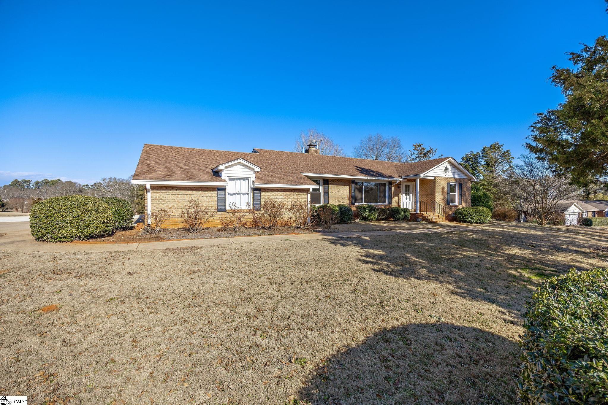 1305 Summers Drive Property Photo 3