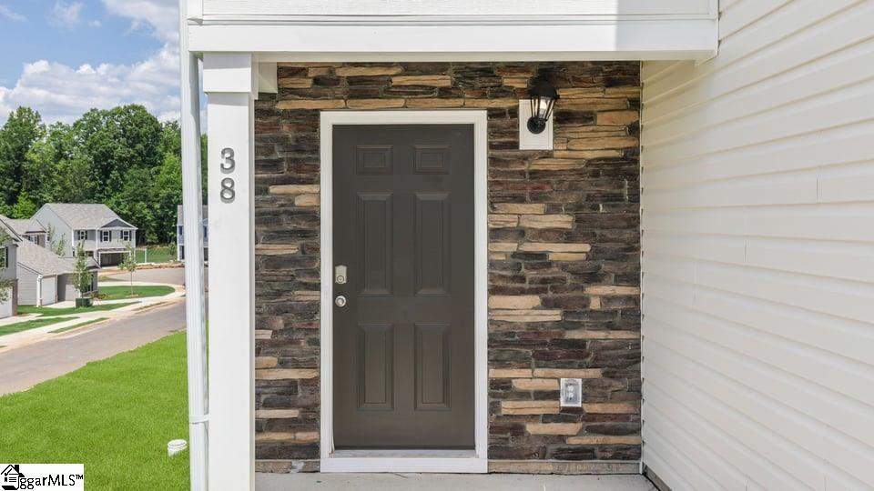 38 Archstone Way Property Photo 4