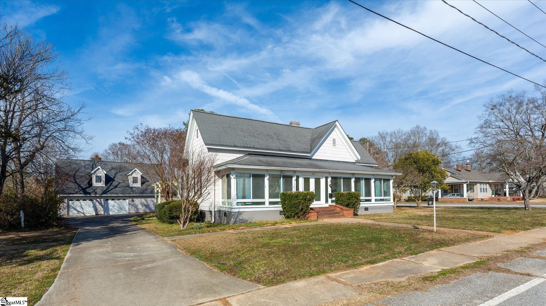 302 W Hampton Avenue Property Photo 1