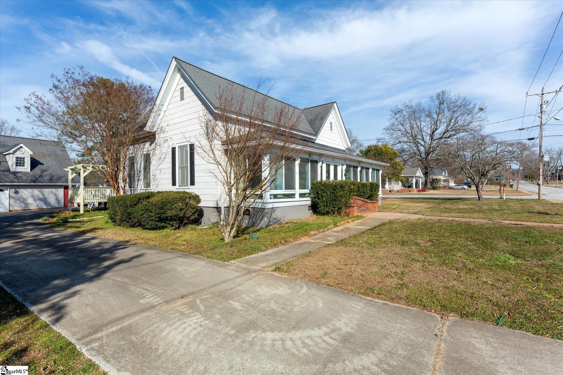 302 W Hampton Avenue Property Photo 6
