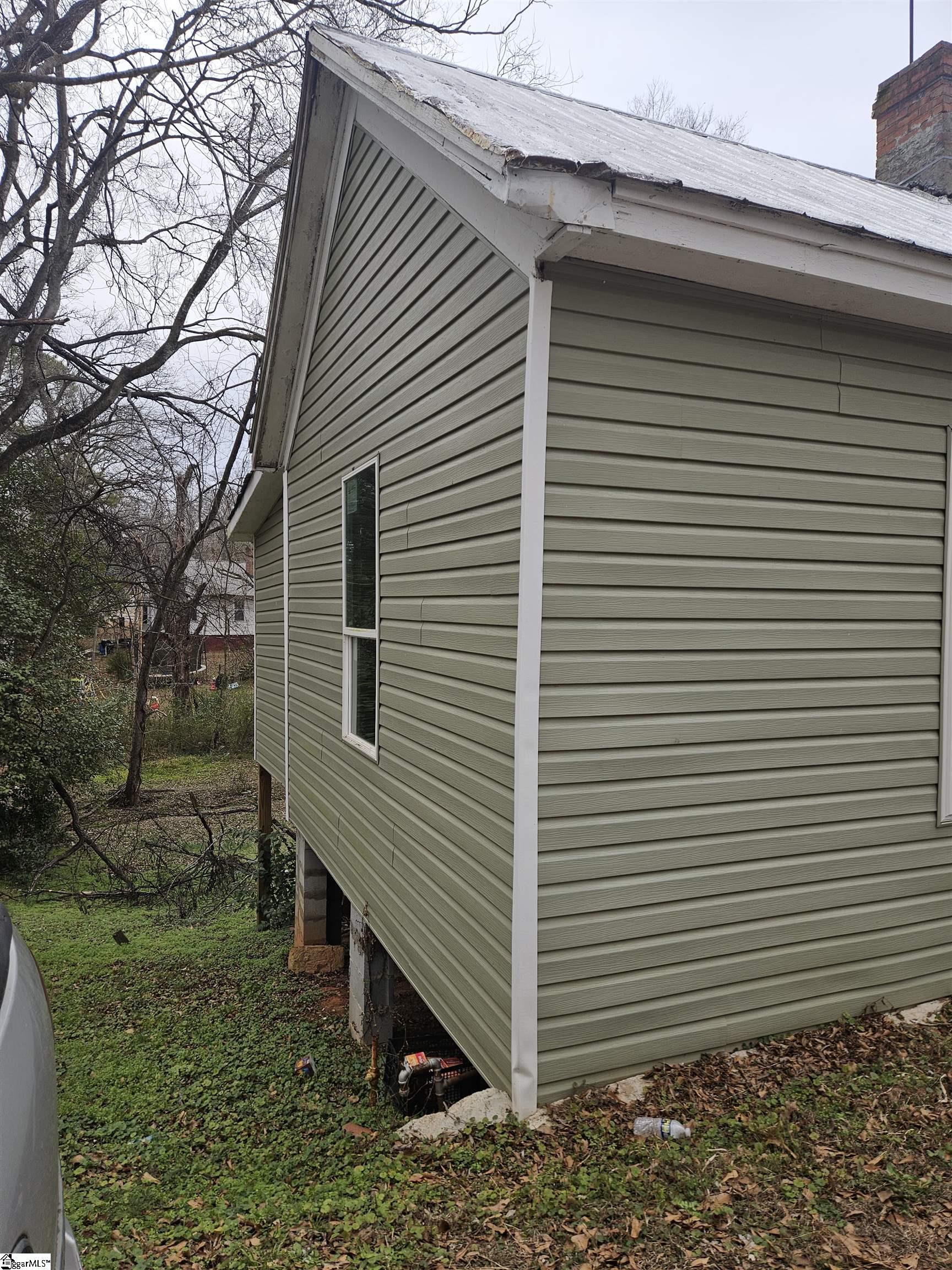 1582079 Property Photo 3