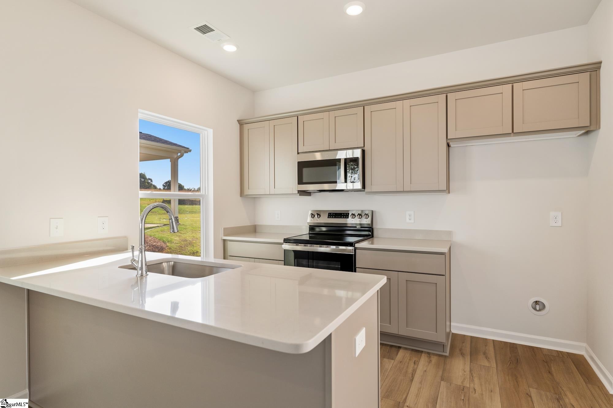 2320 Mill Loop Property Photo 8