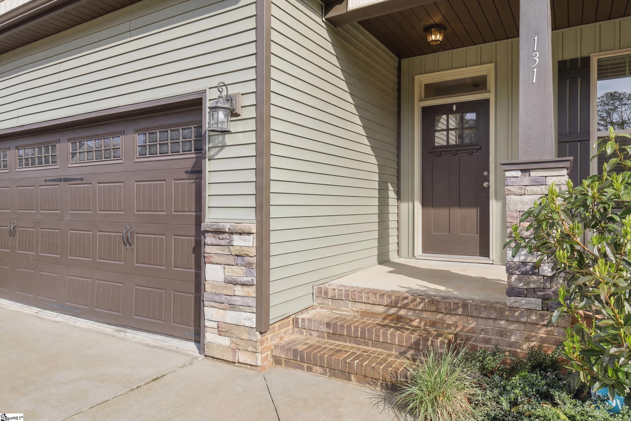 131 Estateside Drive Property Photo 2