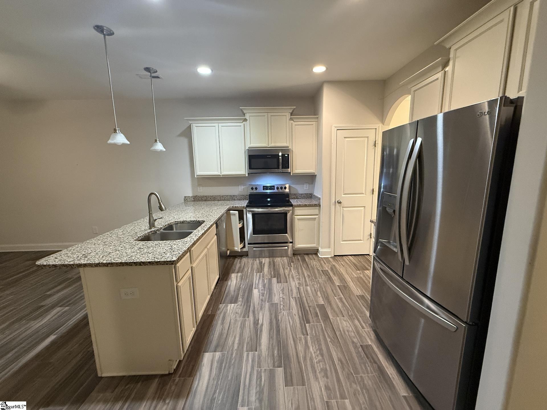 131 Estateside Drive Property Photo 6