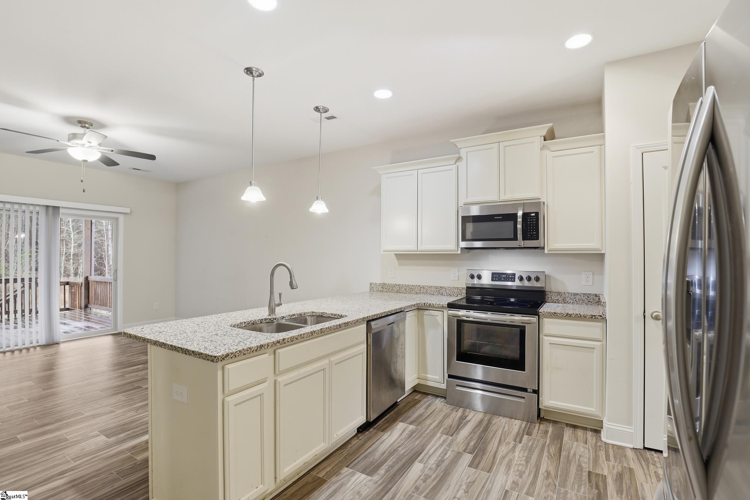 131 Estateside Drive Property Photo 10