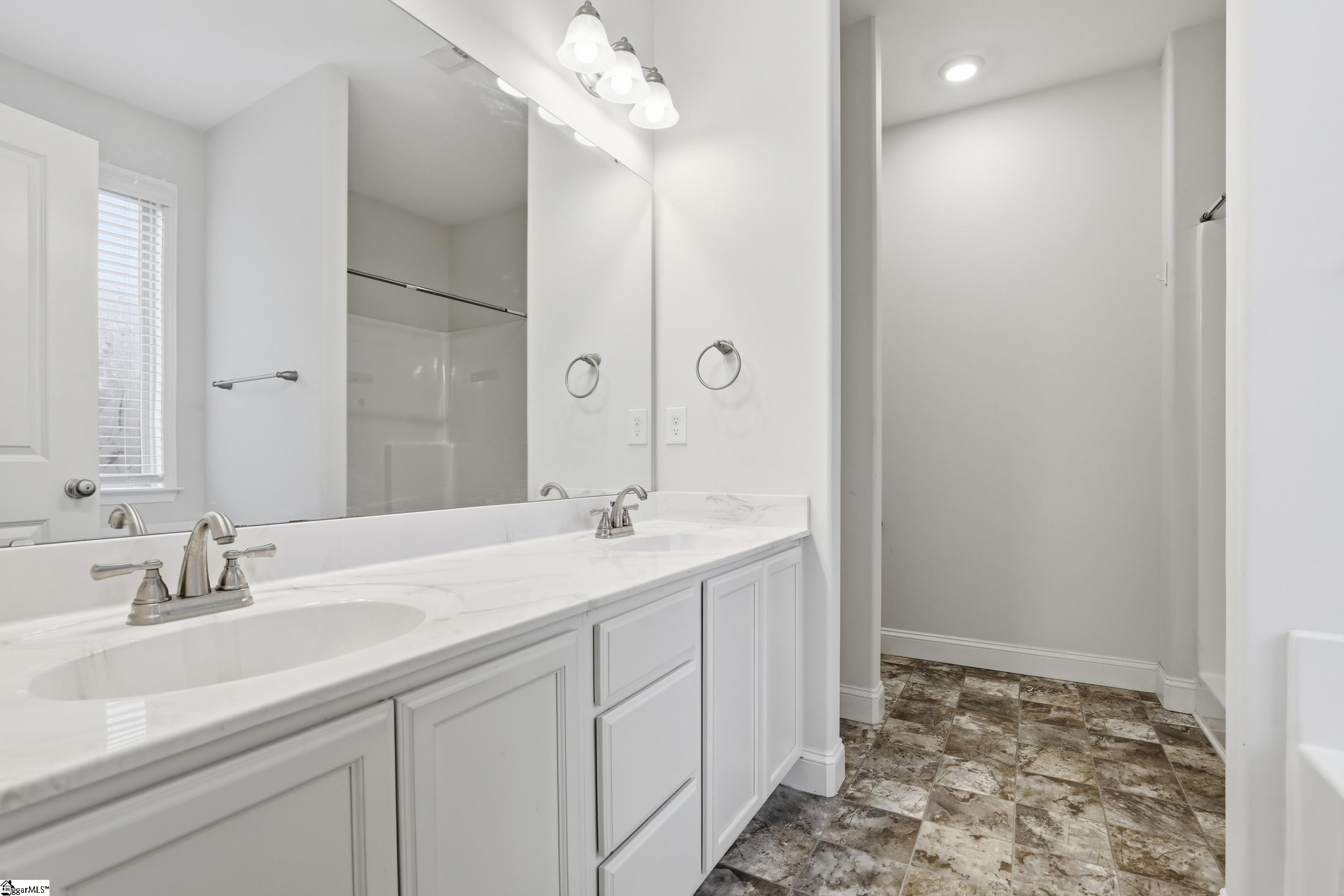 131 Estateside Drive Property Photo 13