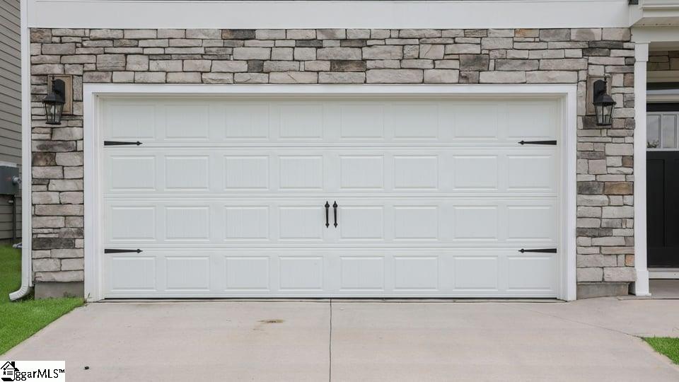 521 Inchmore Drive Property Photo 3
