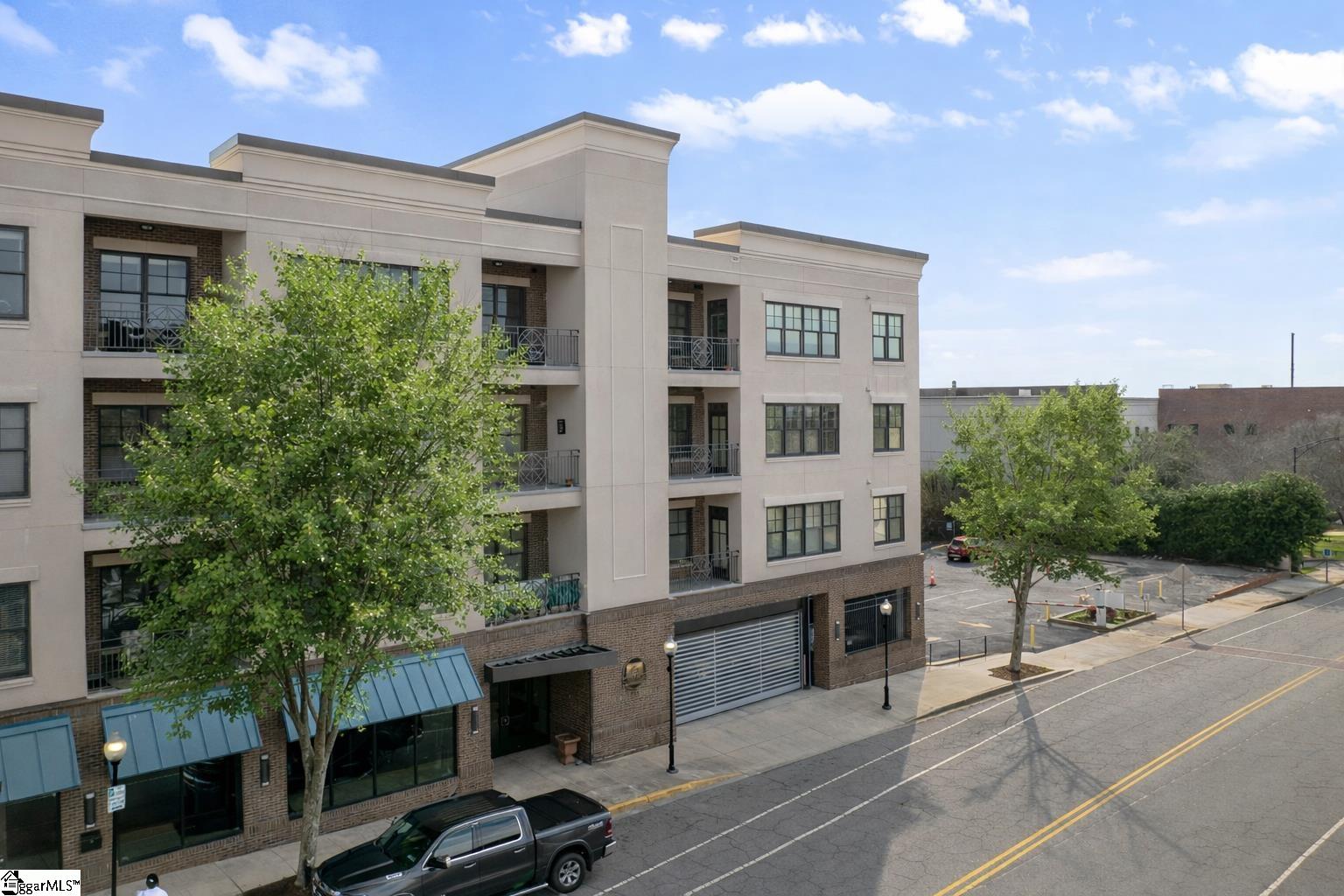 155 E Broad Street Property Photo 2