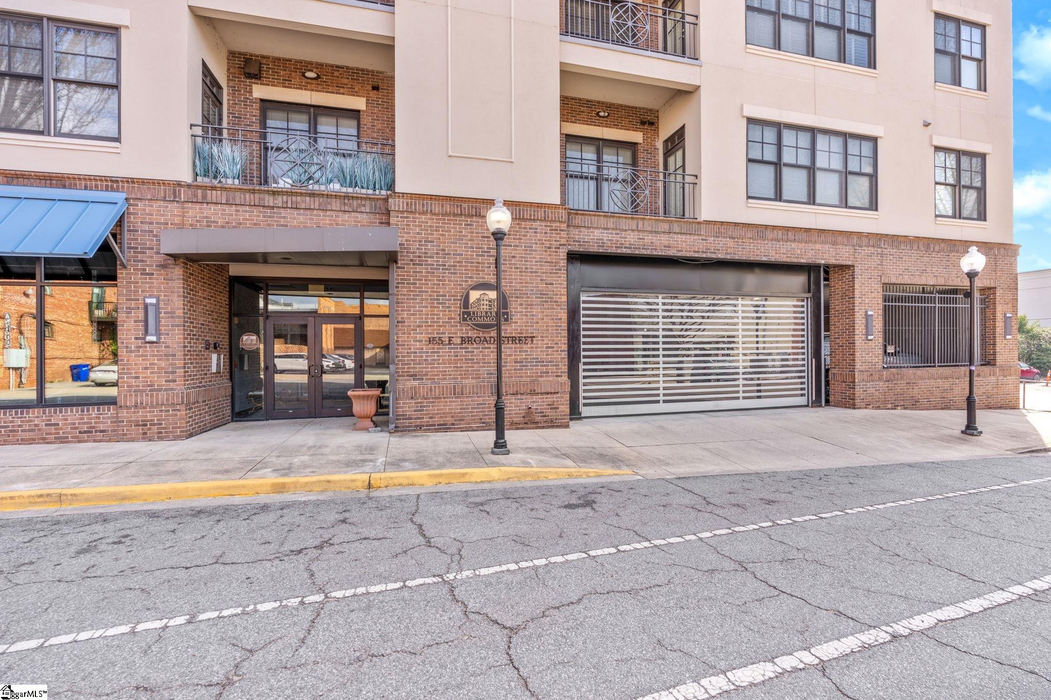 155 E Broad Street Property Photo 7