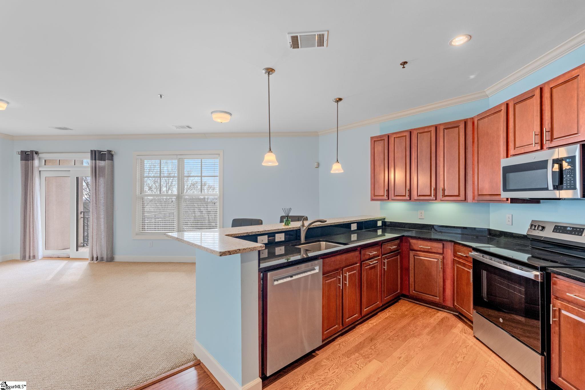 155 E Broad Street Property Photo 18