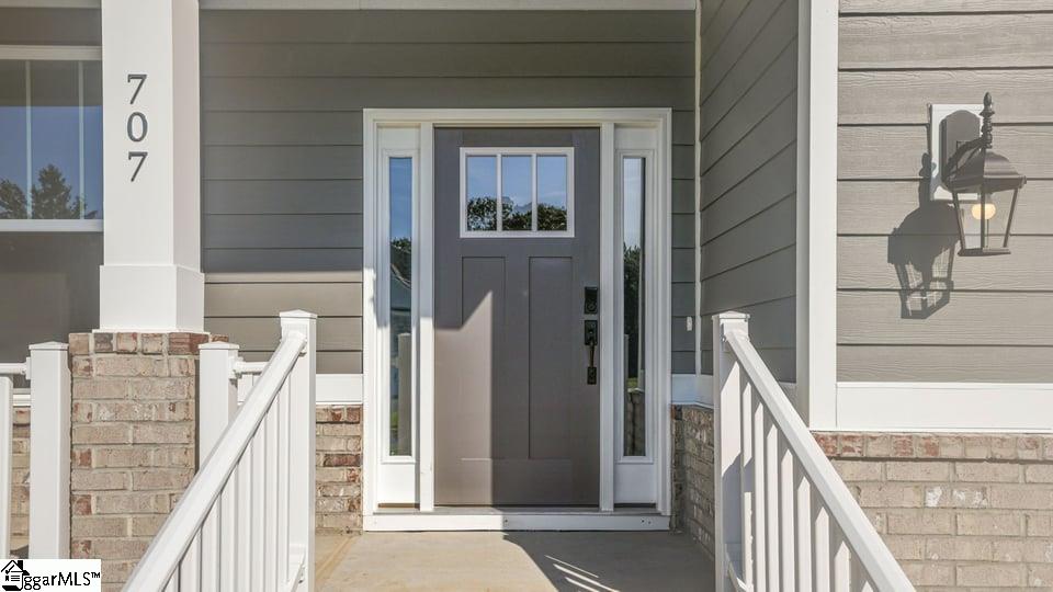 707 Catbird Court Property Photo 4