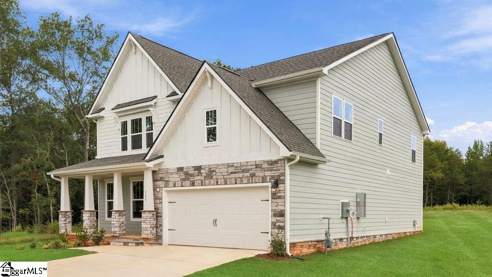709 Catbird Court Property Photo 2
