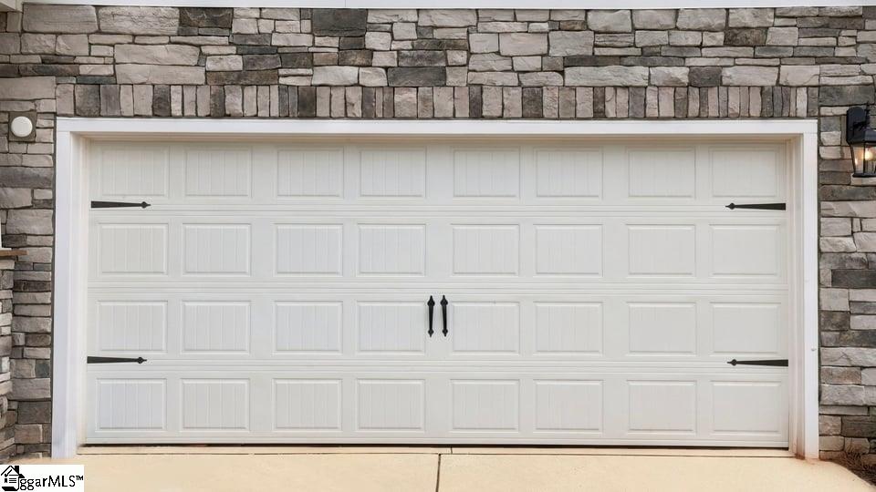 709 Catbird Court Property Photo 3