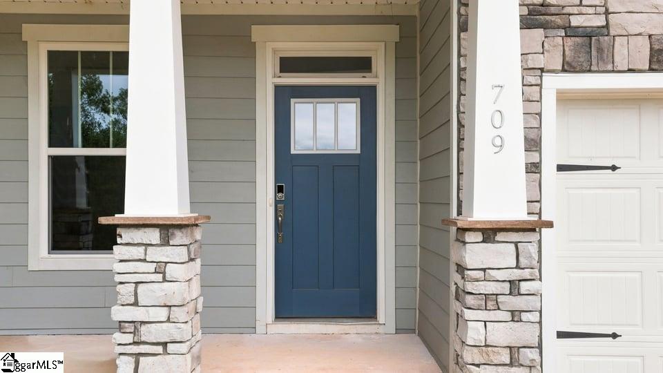 709 Catbird Court Property Photo 4