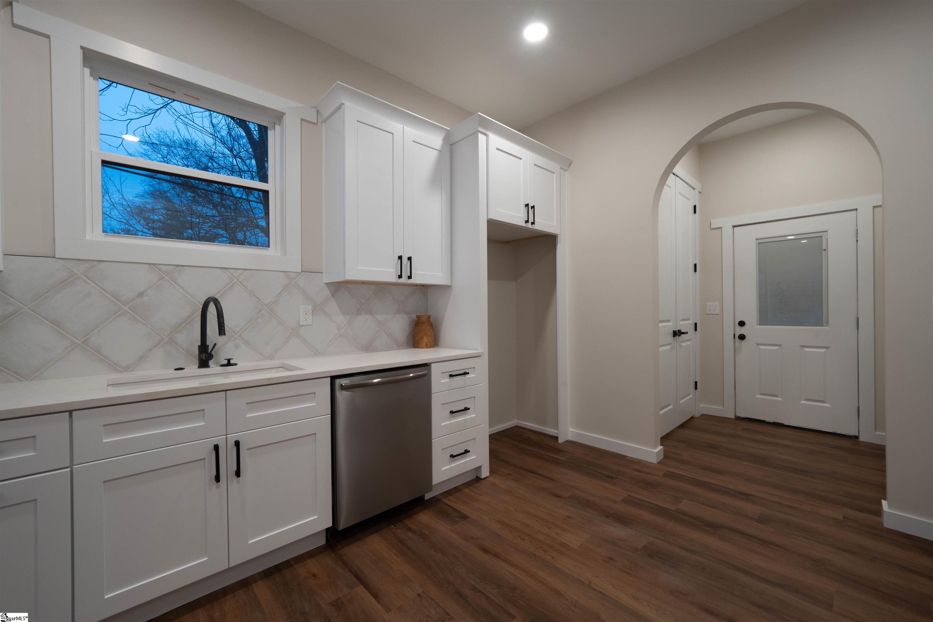 28 6th Street Property Photo 10