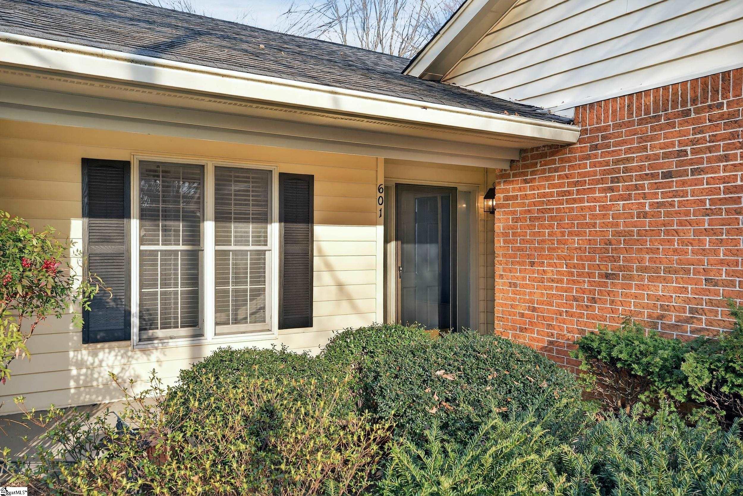 601 Dove Terrace Property Photo 2