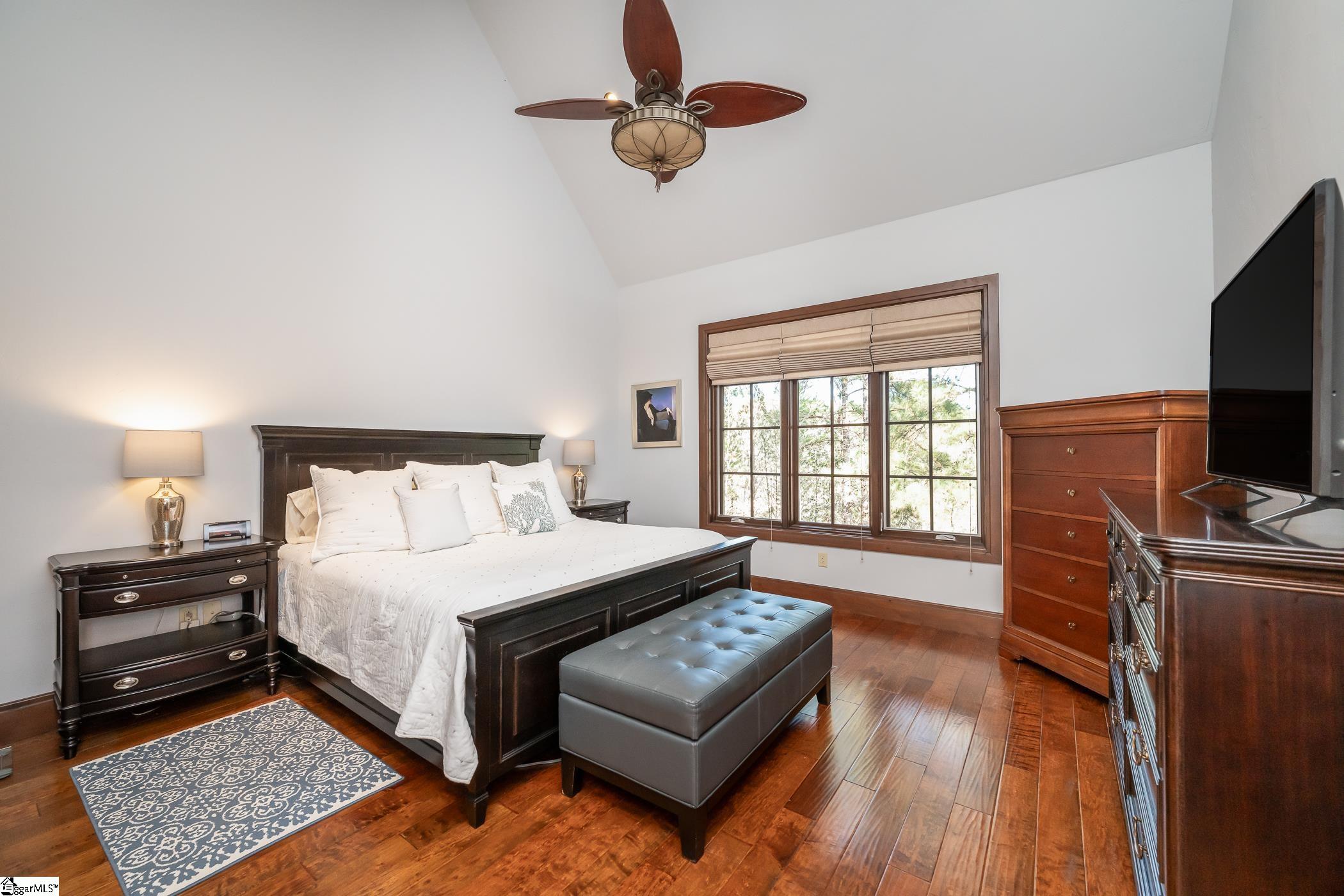 1583357 Property Photo 11