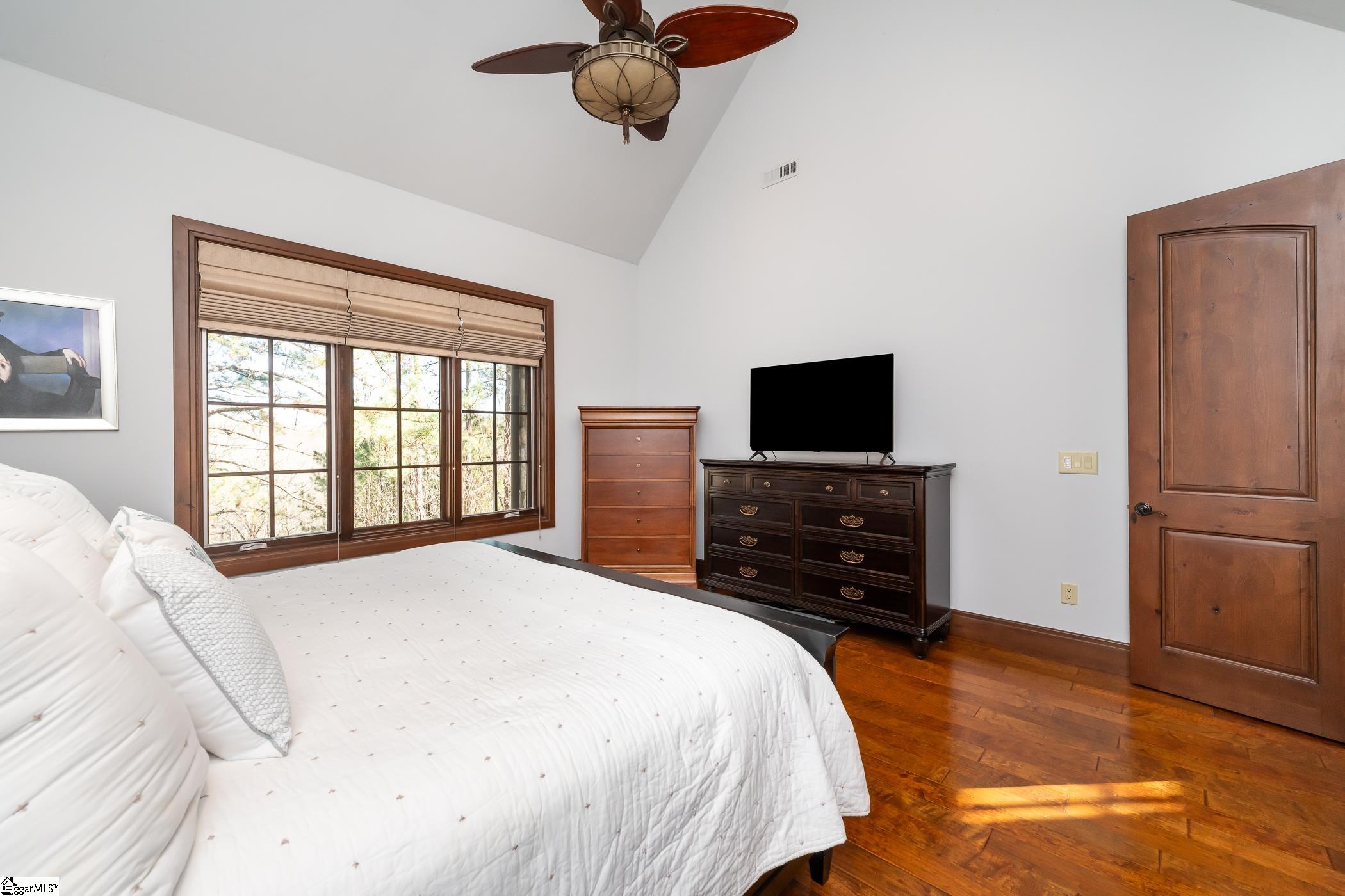 1583357 Property Photo 12