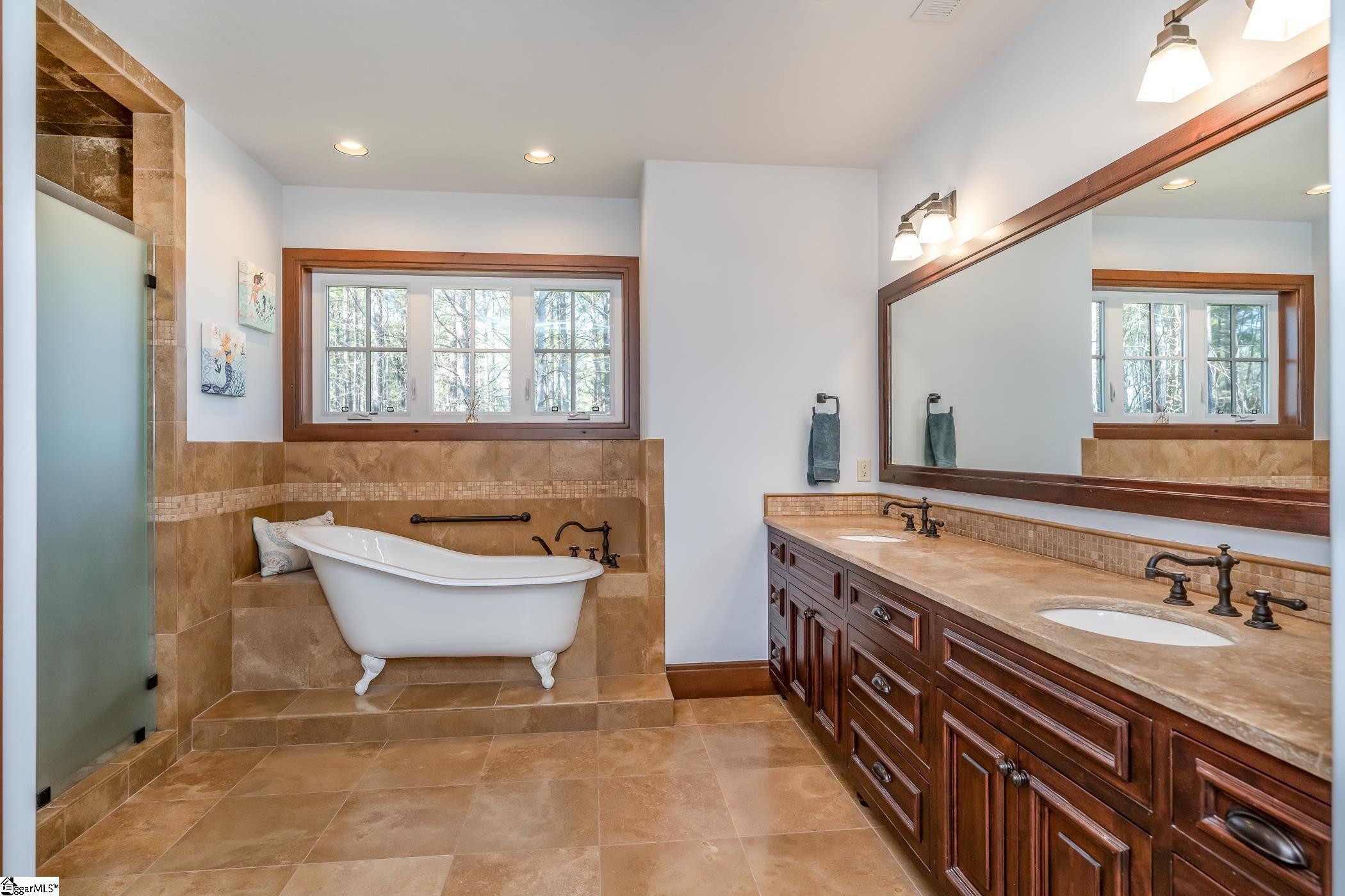 1583357 Property Photo 14