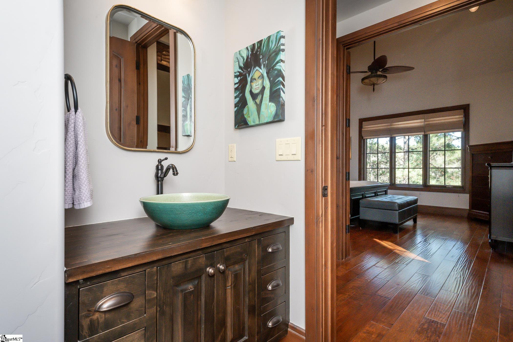 1583357 Property Photo 16