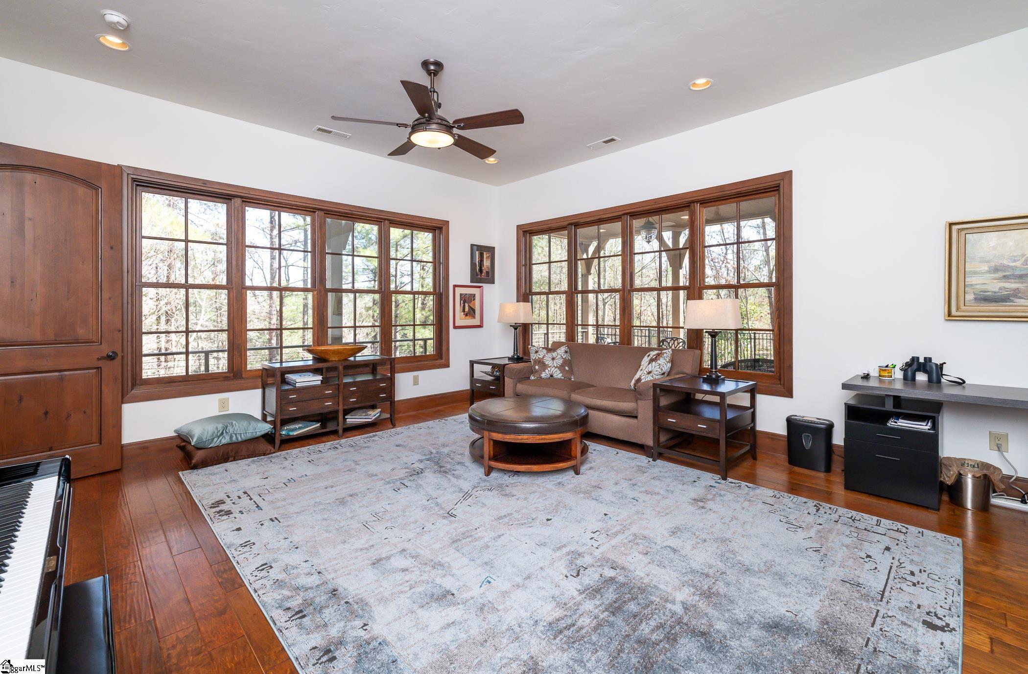 1583357 Property Photo 25