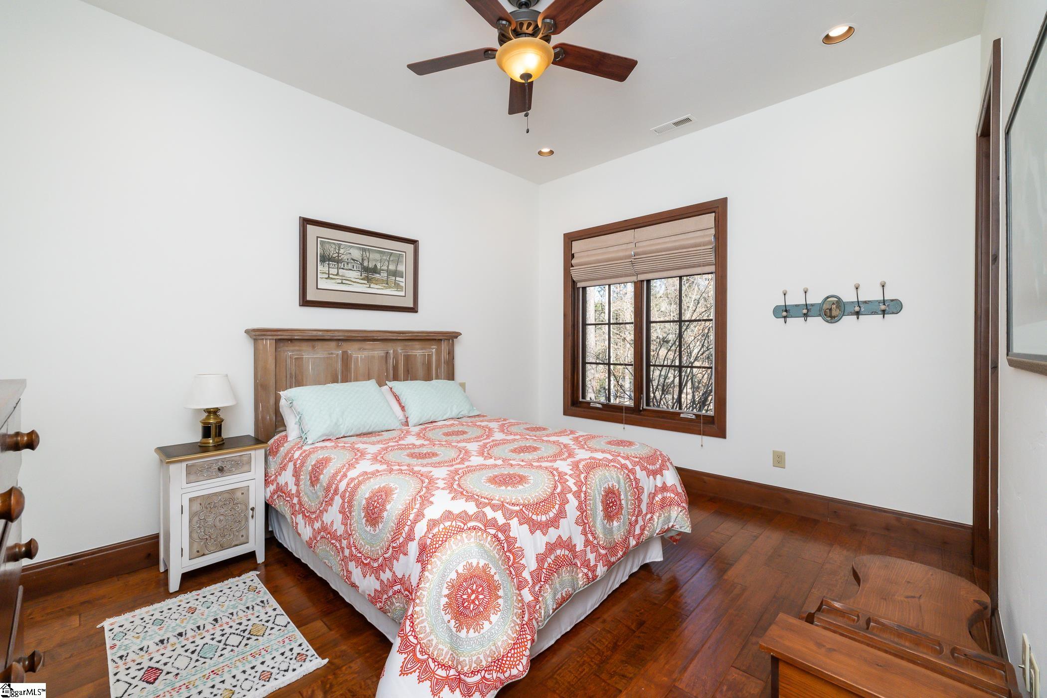 1583357 Property Photo 33