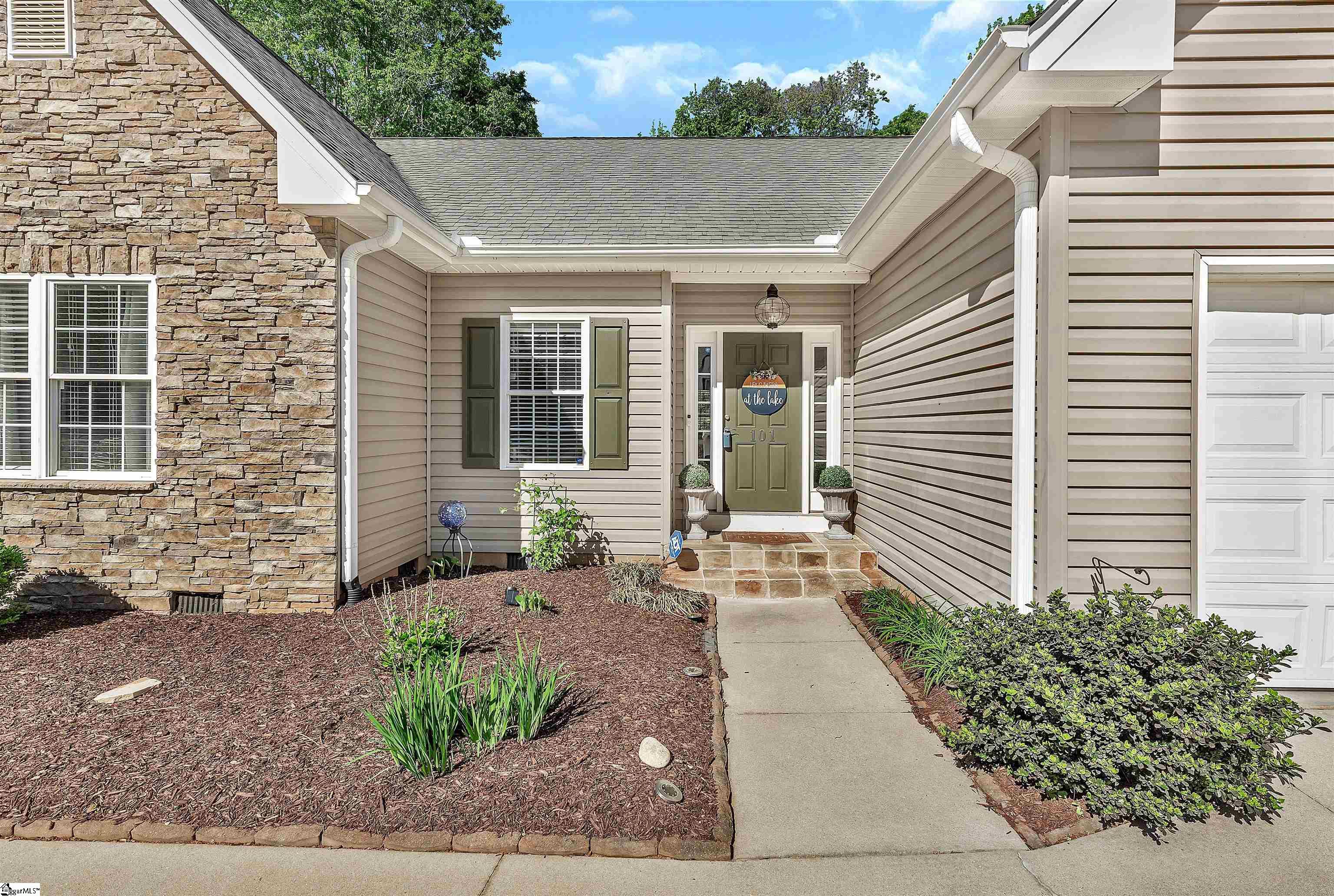 101 Riviera Circle Property Photo 4