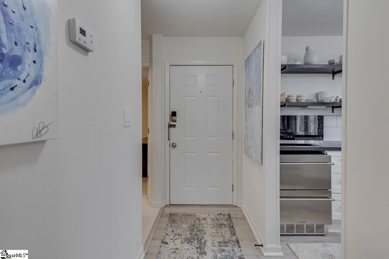 805 Northlake Drive Property Photo 4