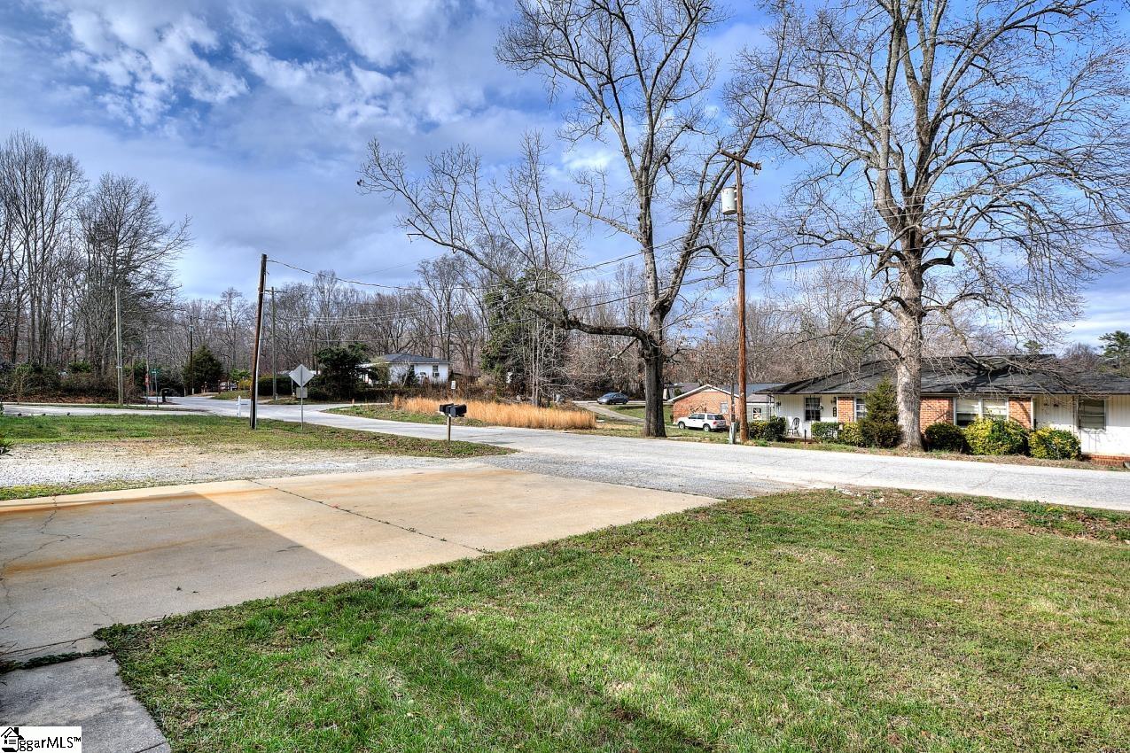 315 Ivydale Drive Property Photo 2