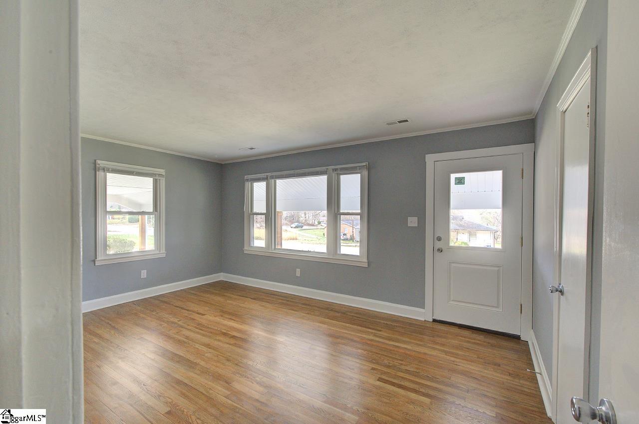 315 Ivydale Drive Property Photo 5