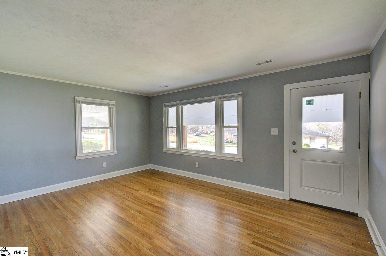 315 Ivydale Drive Property Photo 6
