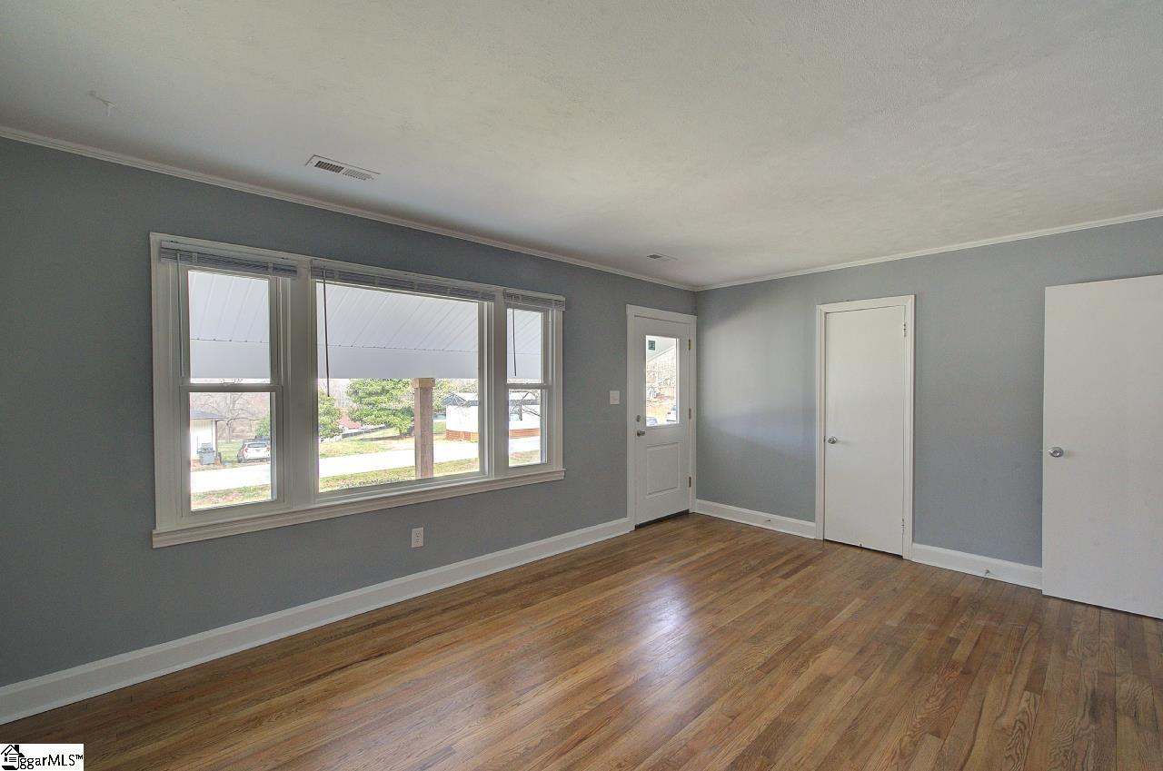 315 Ivydale Drive Property Photo 8