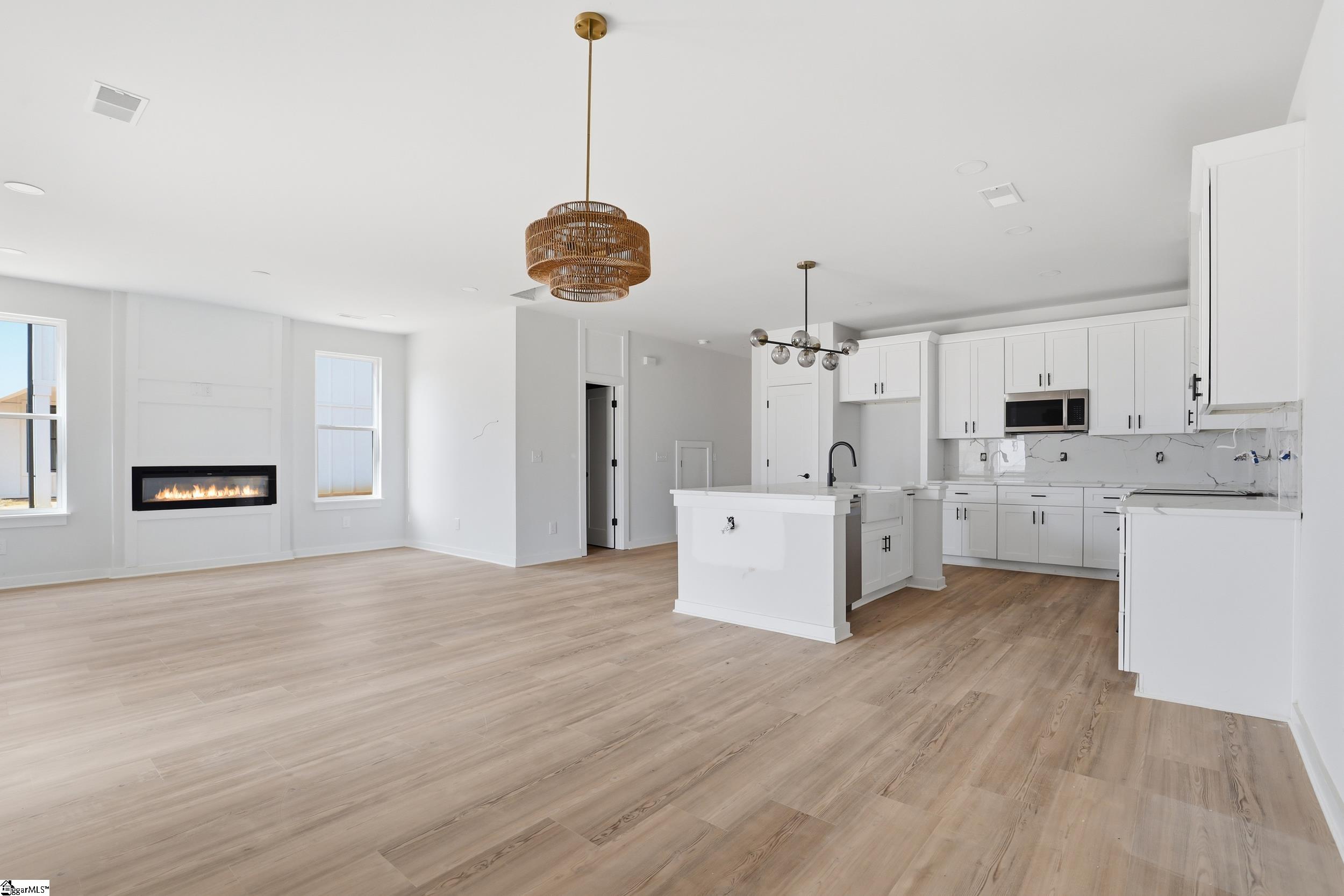 162 Buncombe Street Property Photo 4